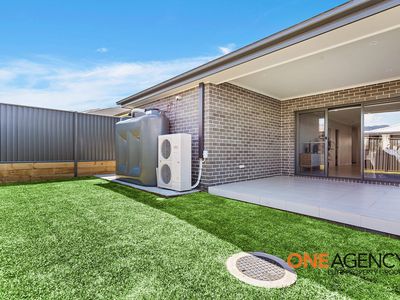 16 Farmgate Crescent, Calderwood