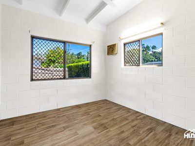 60 Hollywood Boulevard, White Rock