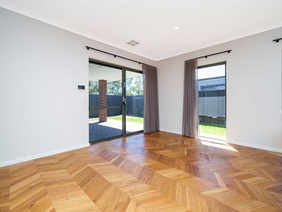 13 Denmark Loop, South Guildford