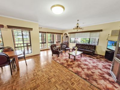 13 Golf Links Road, Atherton