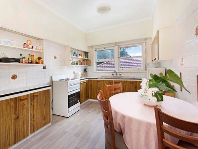 374 Northcliffe Drive, Lake Heights
