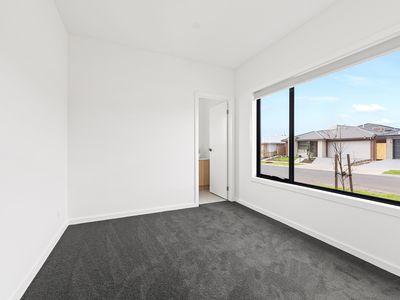 8 Glabella Avenue, Tarneit