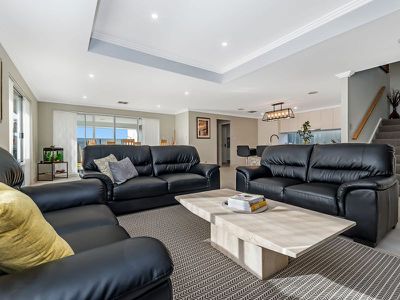 18 Minstrell Way , Madora Bay