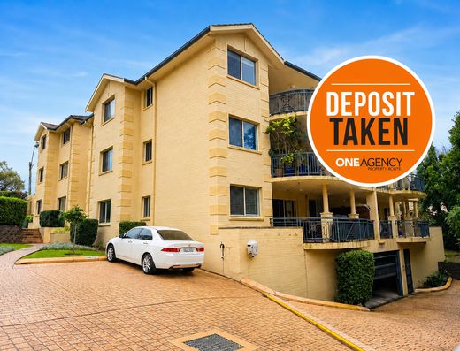 LARGE 2 BEDROOM UNIT WITH POOL ACCESS