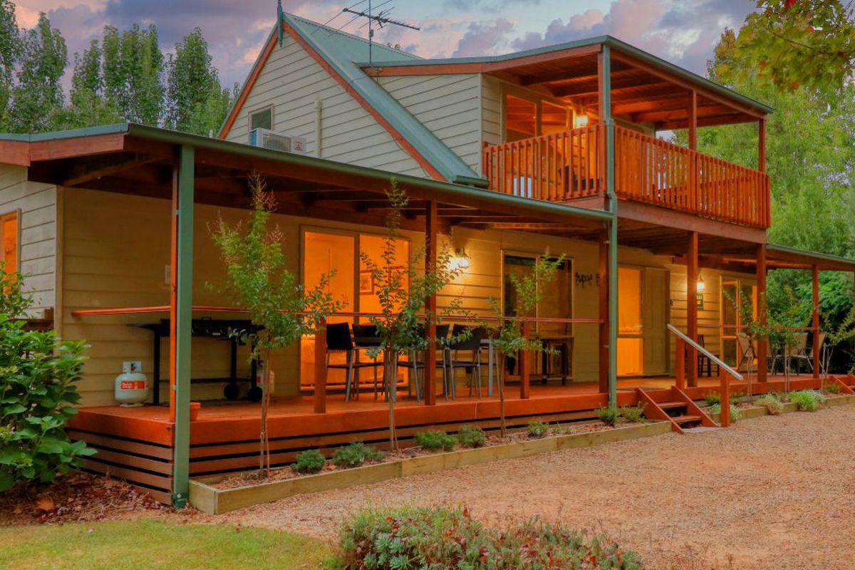 Beechworth Cedar Cottages - Ongoing Business and Property !!