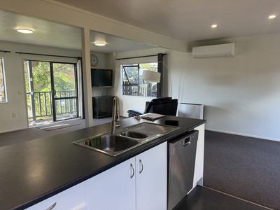 6 Kinnel Grove, Papakowhai