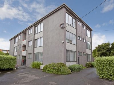 4 / 12 Farnham Court, Flemington