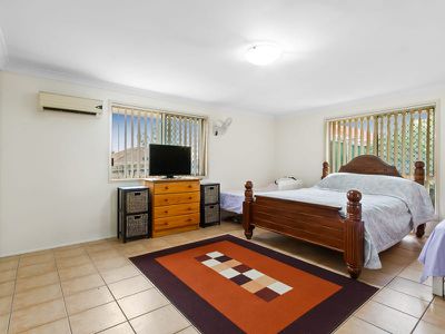 4 Oakmont Ave, Oxley