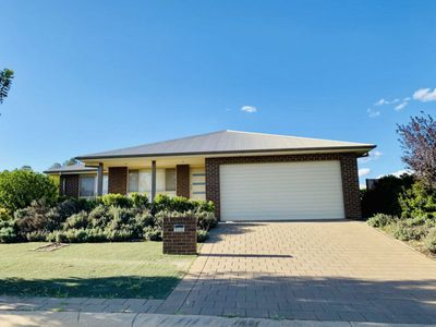 2 / 12 Lilydale Terrace, Dubbo