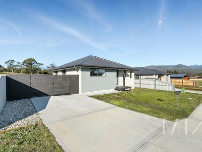 10 Bluetongue Drive, Magra