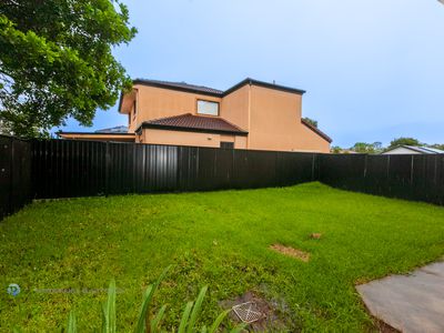 1 / 8 Hialeah Crescent, Helensvale