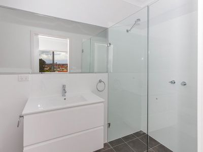 4 Hingston Close, Lake Heights