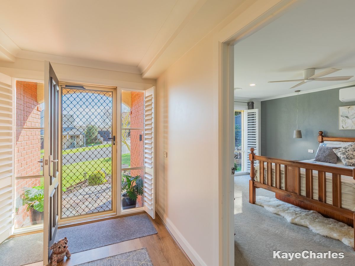 6 Mountain View Circuit, Beaconsfield