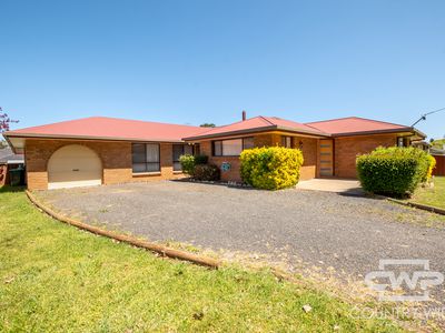 34 Manse Street, Guyra