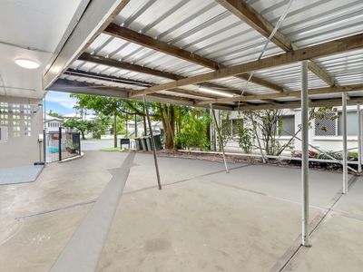 1 / 282 Lake Street, Cairns North