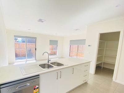 8 Joyce Street, Point Cook