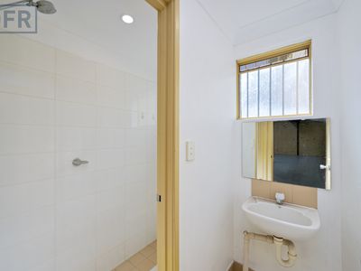 1 / 7 Geelong Court, Bibra Lake