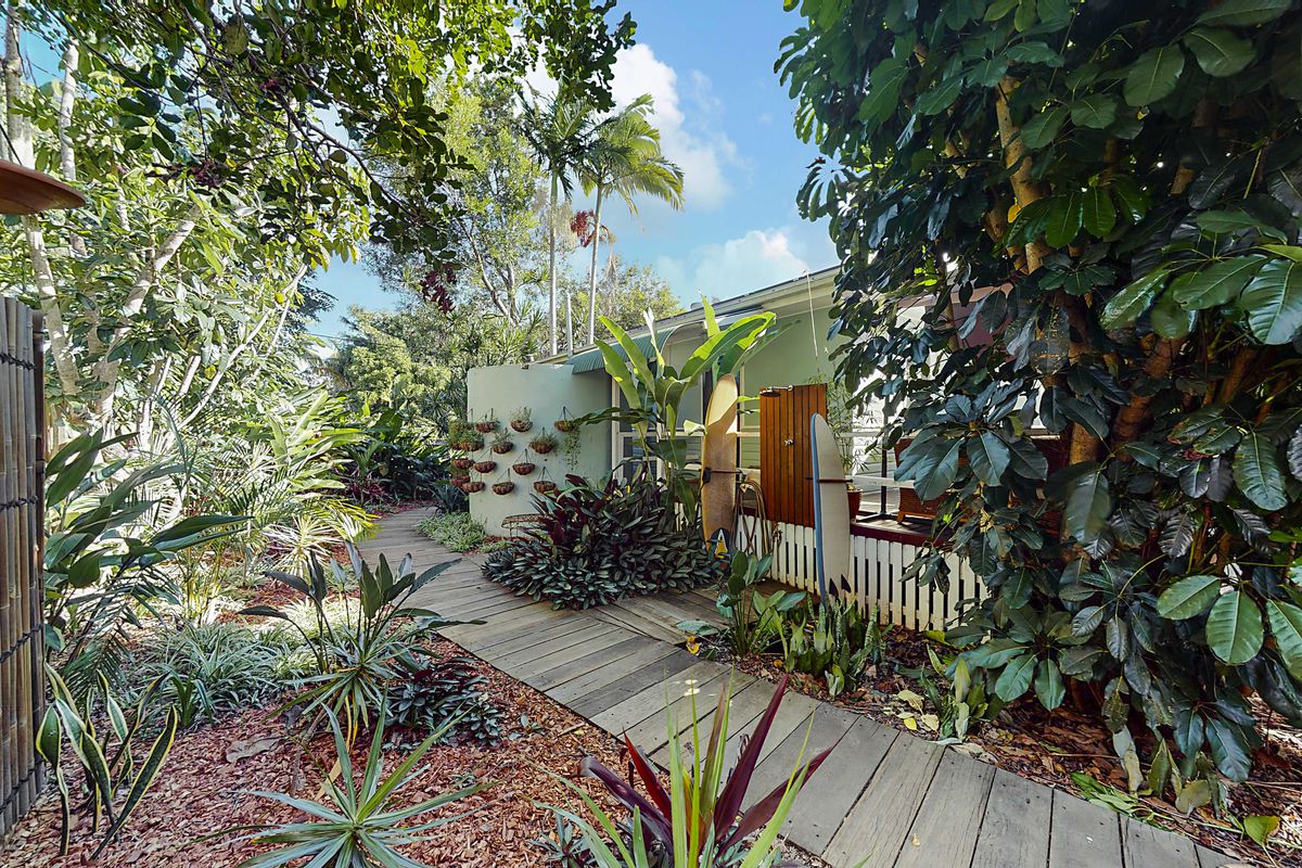2 Lake View Dr, Tewantin