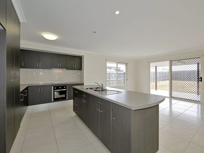 8 Oriole Ct, Woodgate