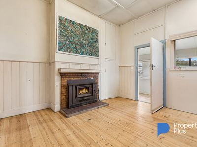 7 WINDSOR AVENUE, Charlton