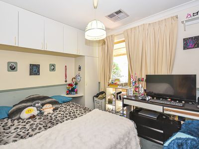 4 Carnegie Place, Greenfields