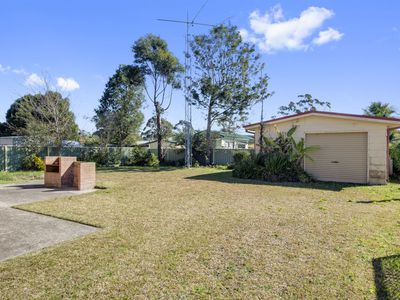 27 Torquay Drive, Lake Tabourie