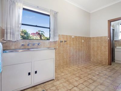 29 Lake View Crescent, Highbury