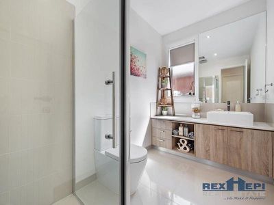 56 Linden Tree Way, Cranbourne North