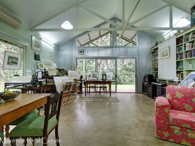 394 Western Avenue, Montville