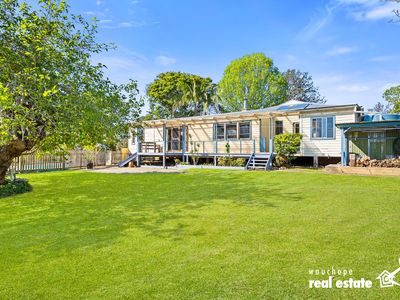 490 Beechwood Road, Beechwood