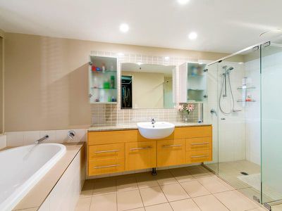168 / 105 Scarborough Street, Southport