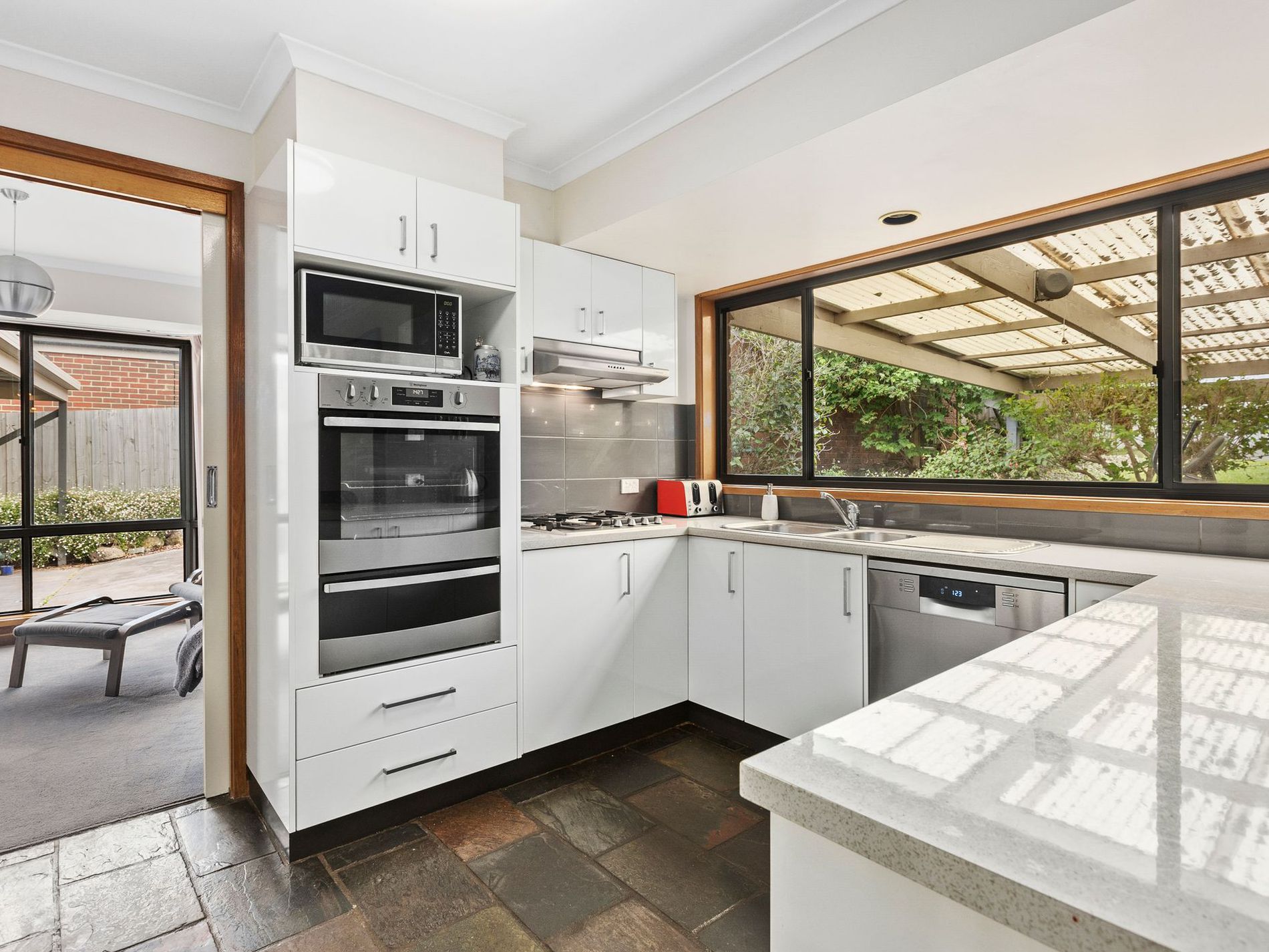 7 Reta Close, Leopold