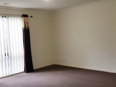 887 Leakes Road, Tarneit