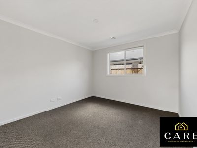 63 Merula Drive, Mambourin