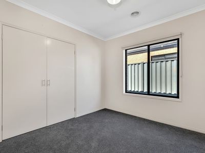 2 Salvinia Street, Manor Lakes