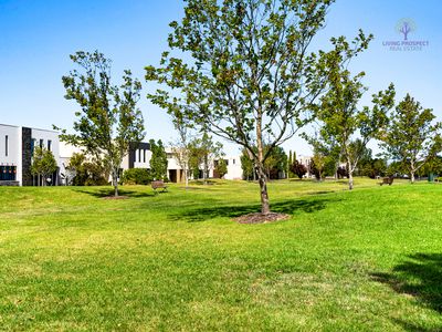 32 Signature Boulevard, Point Cook