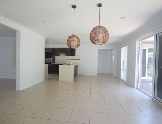 Large family home Peregian Springs image 3