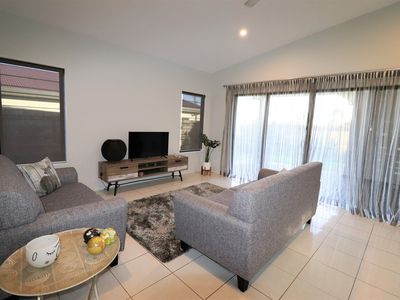 4 Sommerset Drive, Atherton