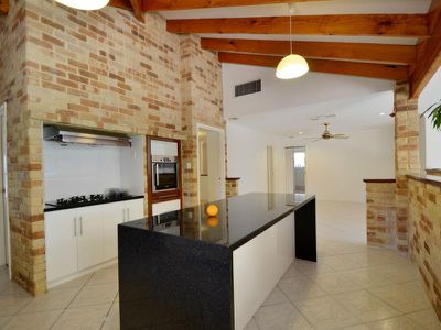 8 Rossetti Court, North Lake
