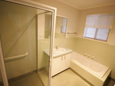 8A Calder Street, Manifold Heights