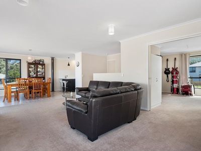 8 Sunsail Street, Snug