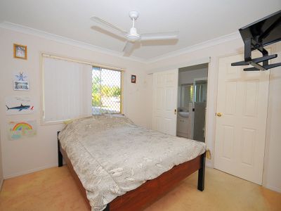 11 FAYE AVENUE, Scarness