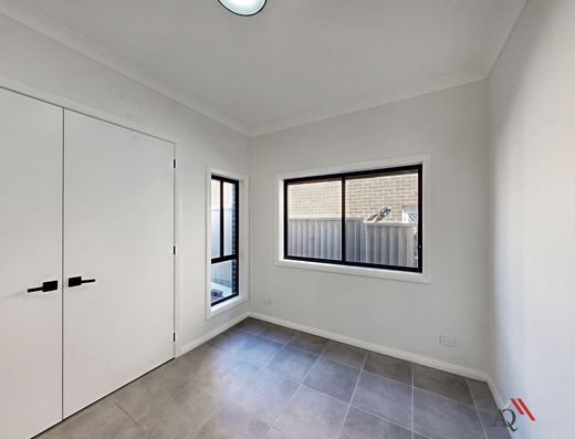 10 Hyperno St, Austral