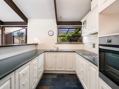 2 Boyd Crescent , West Lakes Shore