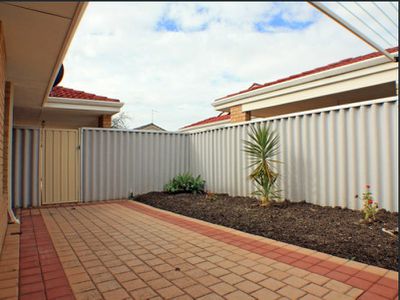 2/16 Kensington Avenue, Dianella