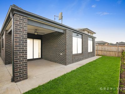 8 Milsom Avenue, Fraser Rise