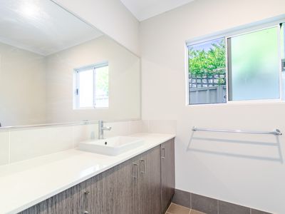 2 / 13 Thomas Way, Kardinya