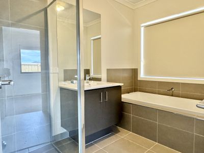 16 Wheatsheaf Road, Wyndham Vale