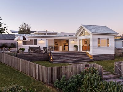 40 Sunset Strip, Manyana