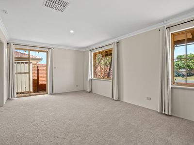 16 Frigate Close, Waikiki